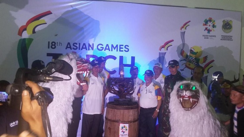 Kirab api obor Asian Games 2018 di Bondowoso