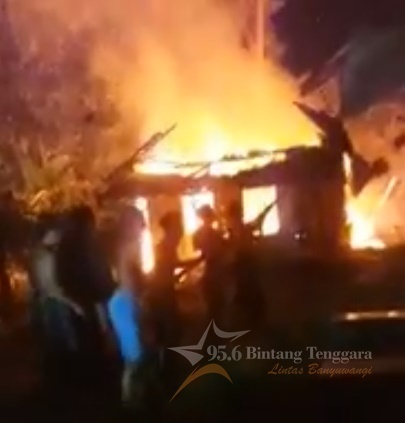 Kebakaran yang terjadi di wilayah Desa Setail Genteng Banyuwangi. (Foto. Imron Adib)