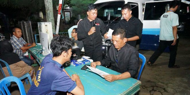 Kegiatan layanan Adminduk Capil yang diselenggarakan oleh Dispenduk untuk melayani warga. (Foto. Istimewa)