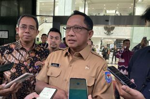 Menteri Dalam Negeri (Mendagri) Tito Karnavian menyatakan setuju dengan usulan untuk menghentikan sementara distribusi bantuan sosial. (Foto. Antaranews)