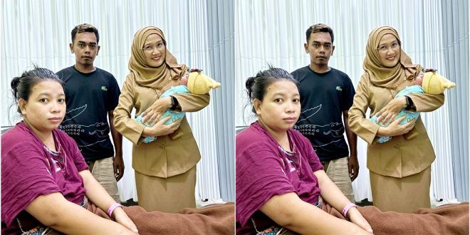 dr. Siti Asiah Anggraeni, Direktur RSUD Genteng bersama keluarga ibu hamil warga Dusun Sukamade, Desa Sarongan, Kecamatan Pesanggaran. (Foto. Istimewa)