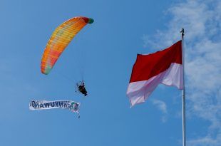 Dimeriahkan Tari Kolasal dan Atraksi Dirgantara, Upacara Peringatan Kemerdekaan RI di Banyuwangi Berlangsung Meriah