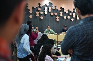 Pro-Kontra Cukai Rokok 2026 Kantor Menkeu Diserang Karangan Bunga