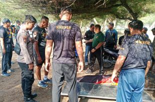 Mayat Nelayan Ditemukan di Pantai Lampon, Diduga Tewas Akibat Terseret Ombak