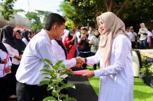Usai Terima SK, Ribuan PPPK Paruh Waktu Banyuwangi "Bersyukur" dengan Sumbang Bibit Pohon