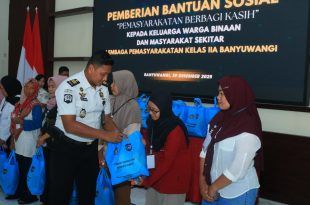 Lapas Banyuwangi Berbagi Kasih Akhir Tahun Bagikan Sembako kepada Keluarga Warga Binaan