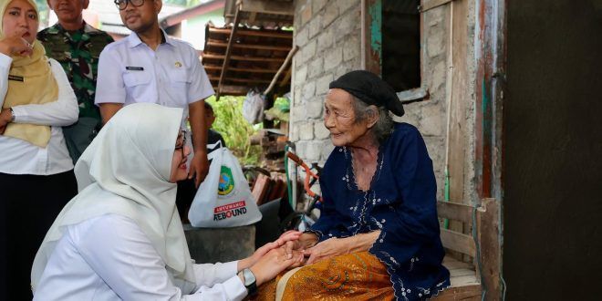 Bupati Ipuk Kembali Gerakkan ASN Banyuwangi Berbagi, Salurkan Puluhan Ribu Paket Sembako 